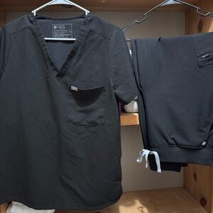 Figs Charcoal Scrub Ensemble